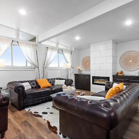 Schatzi Haus - Theater Room Pool Close To Main
